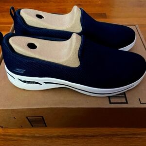 Skechers Go Walk Arch Fit Grateful shoes size 13M